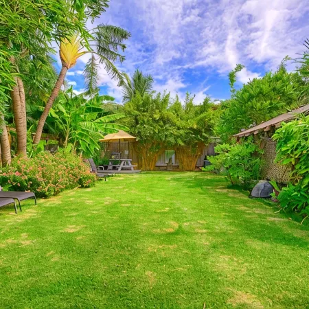 Tropical Garden Family Home & Penthouse - Sleeps 8 Walk to Beach, BBQ, Hot Tub