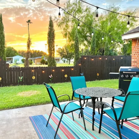 La Casita cozy 3 bedroom 2.5 bath with BBQ pit!