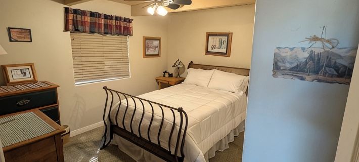Cozy Cabin/Lake Views/Pool Table & Games/Deck & BBQ/10 Mins to Village + Park Hotels in Lake Arrowhead