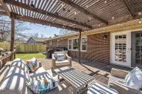 Golden Era Retreat-3 Miles to Expo-Fully-Fenced-Pet Friendly
