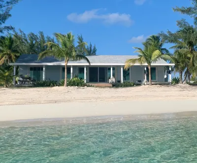 Beautiful Oceanfront Home in Casuarina Point โรงแรมใน