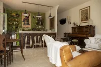Pinarello: CHARMING HOUSE 400m FROM THE BEACH, SWIMMING POOL AND SPA