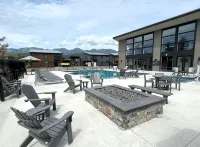 40 Mins. to Glacier Park, 5 Mins. to City Beach & DT, Seasonal Clubhouse Pool - Uima-altaat