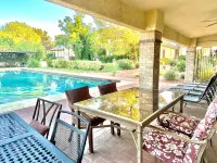 Private Massive Pool Home, Tennis Court, Basketball Court, and Game Room! - วิลล่า