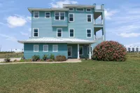 Port Aransas Large Luxury Beach House w/ Private Pool and Golf Cart Boardwalk - 4-Star
