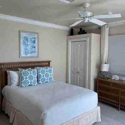 Beautiful upgraded 1 bdrm & sofa bed stunning views , pool hot tub , 2nd floor, Rooms