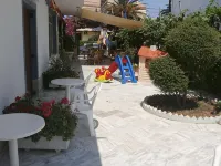 Harry's Bar & Apartments - Family