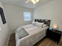 Stylish in-Town Retreat - 2 Bedroom, 1 Bathroom - Modern Comfort