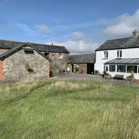 Cosy Rural Barn Retreat for Couples Near Stunning Cornish Coast Отели в г. Бьюд
