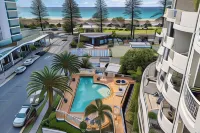 Kirra Beach Apartments - Beach