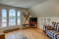 Downtown Boothbay Harbor Vintage Summer Camp Suite - 3-Star