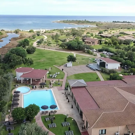 Li Suari Club Village Отели рядом с достопримечательностью «Пляж Ла-Чинта»