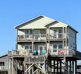 Escape at Treasure Island, On The Beach                       at San Luis Pass! - de playa