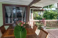 Traditional Hawai'i home near Hilo town - solar powered!