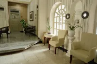 Grand Kurnia Hostel - Pensions