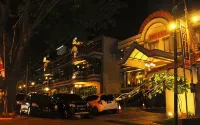 Hotel Benua - parking