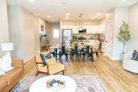 NEW Springmill Escape in Westfield - 2 king beds, office, fenced yard and more