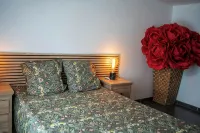 Villa for 10 Guests with Pool, Surrounded by Trees, Just 15 Min from Bordeaux - 빌라