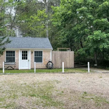 Cozy 3 bedroom cottage in the Heart of Wellfleet