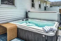 Great Hammcock Getaway, cozy home, hot tub, fire pit, beaches nearby. - 4-Star