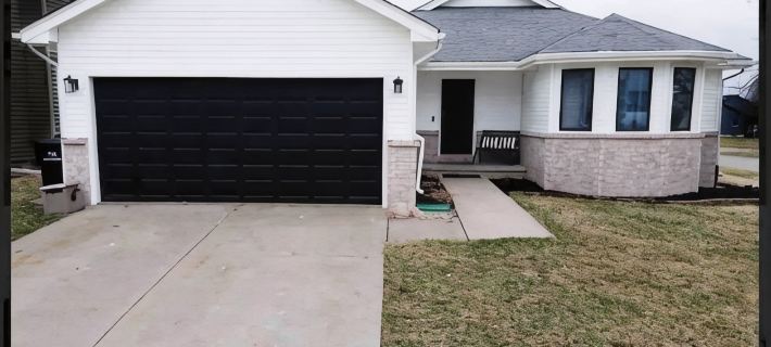 •Vibrant 4 bedroom house 2 king beds in Ankeny• Hotels in Ankeny