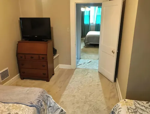 Entire House Downtown PC - off street parking - 2-Star