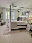 Coastal Gem in gated community. Waterfront, pool, 20 mins from airport - 4-Star