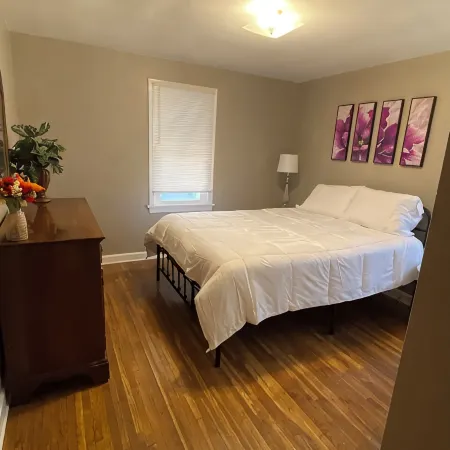 Enchanting 3 bedroom cape home with WiFi in Buffalo