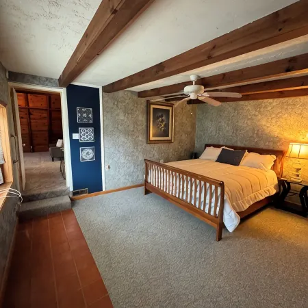 AllSports lakefront cottage. 3 bedrooms, 2 baths, private beach, yard and deck