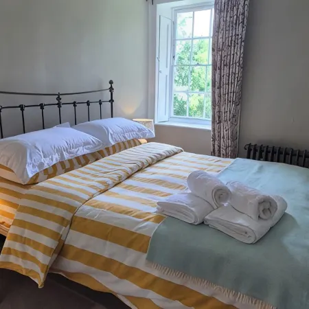 High spec, self contained apartment with garden in Georgian Manor House