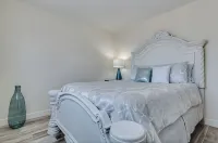 Renovated Villa in Old Litchfield