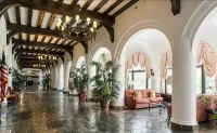 Montauk Manor -1 BR 925 sq. ft. loft in resort overlooking Block Island Sound - 4-Star