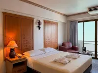 Maneerote Hotel Hotels near laan chang