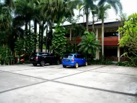 Augusta Hotel & Glamping Sukabumi - parking