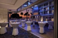 Shore Hotel - parking