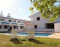 Oasis Beach Apartments - Beach