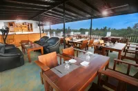 Asian Grand Hotel - สระว่ายน้ำบนดาดฟ้า
