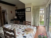 Quiet Cowfair Cottage In Central Cotswolds With Lovely Garden - 3-Star