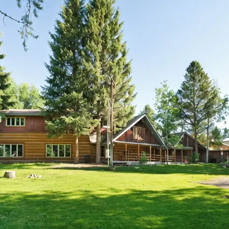 Gardiner Getaway: your cozy cabin near Yellowstone National Park! [Unit 2]