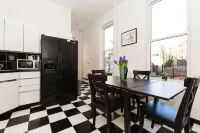 Classic NYC 4Br I Prime Location I Walk-up - Bungalows
