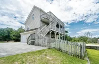 The Oceans Oyster-Hot tub, 5 min to beach, Pets, Sleeps 10 , Sound Views!! - Kitchens