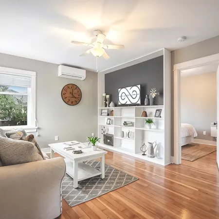 Walk to the Waterfront! the Cozy Cottage