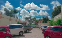 Votel Hotel De'Pratnya Kediri - parking