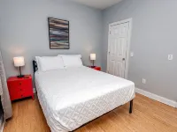 *New* Charming 2BR Lake Norman Condo near Charlotte Hotels in Cornelius