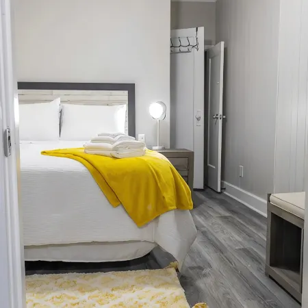 Modern 1 bedroom 1 bath apartment