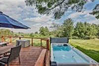 Luxury Lodge overlooking both Grand Traverse Bays - 5-Star