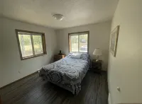 Lakefront 4 Bedroom Cabin - Homestays