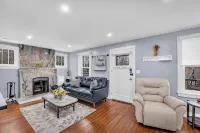 Newly renovated Cozy home with chef kitchen, pretty much fully stocked - Wi-Fi