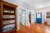 Private Suite Walk Downtown- Private Bath-Private entrance. - Condos