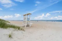 Steps to the Beach, Ocean Views, Ocean front lot - 4성급